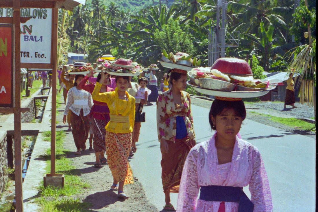Qué es un sarong y cómo se usa: guía cultural de Indonesia